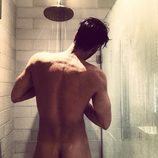 Jon Kortajarena posa totalmente desnudo en la ducha