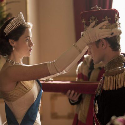 Isabel nombra Príncipe de Inglaterra a su marido Felipe, en la segunda temporada de 'The Crown'
