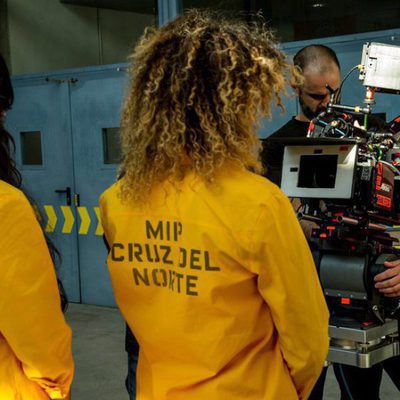 Berta Vázquez y Alba Flores en el rodaje de la tercera temporada de 'Vis a vis'