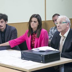 Javi y Lola en un juicio en el noveno episodio de la décima temporada de 'La que se avecina'