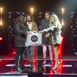 Pilar y Miriam abren un maletín en la gala 12 de 'GH Revolution'