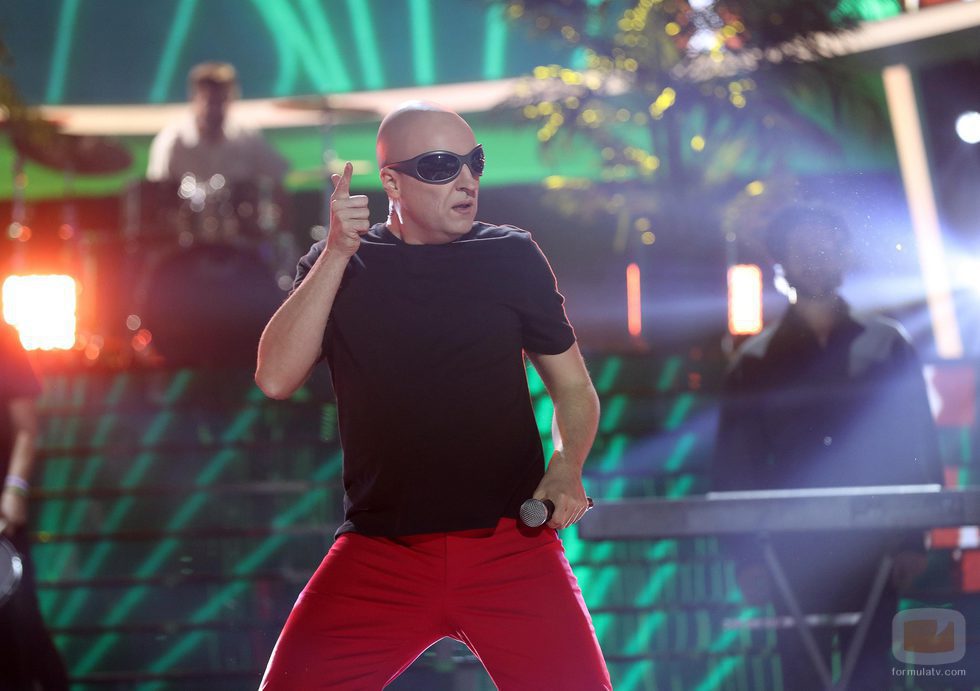 Raúl Pérez imita al vocalista de La Mosca Tse-Tse en la Gala 10 de 'Tu cara me suena'