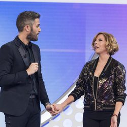 Roberto Leal da la bienvenida a Soledad Giménez en la Gala 7 de 'OT 2017'