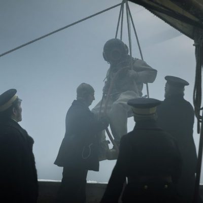 Parte de la tripulación de 'The Terror' con un buzo