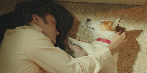 Alberto y Max, cariñosos en el primer capítulo de 'Sabuesos'