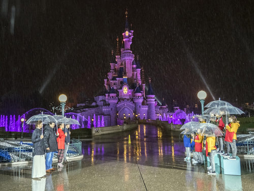 El equipo de 'MasterChef Junior 5' y los concursantes en DisneyLand París