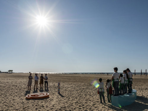 Los concursantes y el equipo de 'MasterChef Junior 5' en la playa de Sanlúcar 