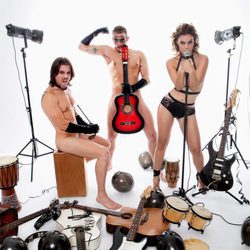 Javián, Àlex y Geno (Fórmula Abierta) posan desnudos con instrumentos musicales para Primera Línea