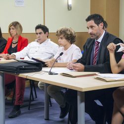Amador y Maite en el juicio con sus hijos en el último capítulo de la décima temporada de 'La que se avecina'