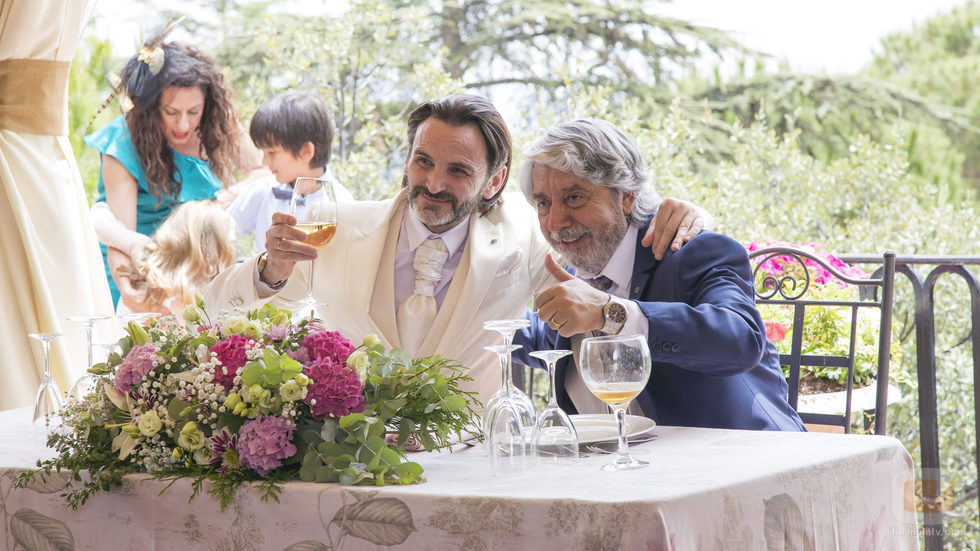Fermín y Vicente celebrando su boda en el último capítulo de la décima temporada de 'La que se avecina'