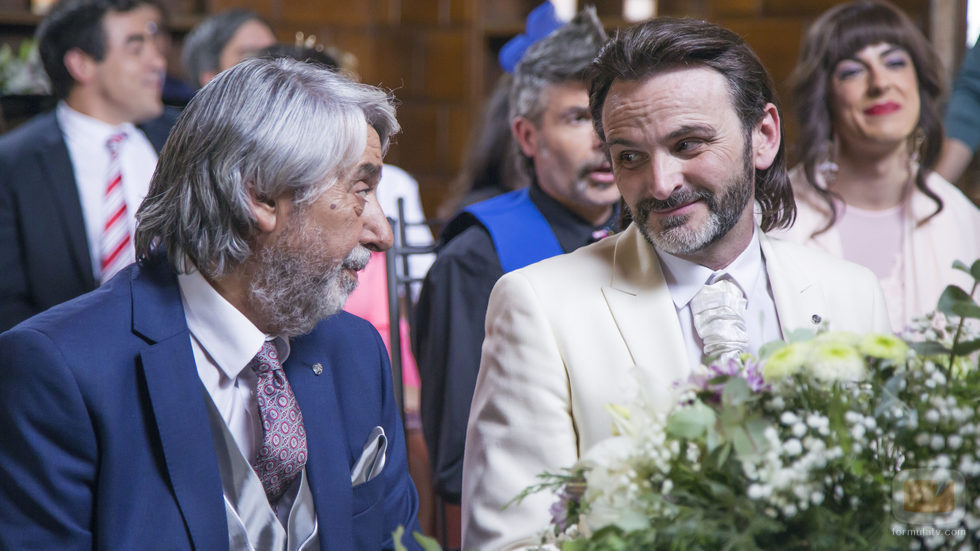 Fermín y Vicente se miran en su boda en el último capítulo de la décima temporada de 'La que se avecina'