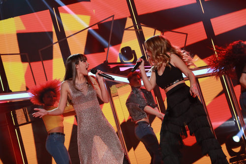 Aitana y Natalia interpretan "Walking on Sunshine" en la gala especial de Navidad de 'OT 2017'