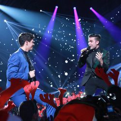 Alfred y Naim Thomas cantan "Adoro" en la gala especial de Navidad de 'OT 2017'