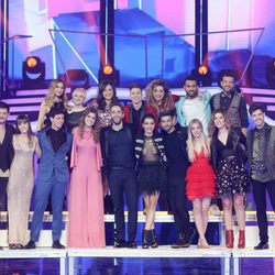 Los concursantes de 'OT 2017' posan con Roberto Leal en la gala especial de Navidad