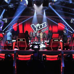 El escenario listo con los finalistas para la final de 'La Voz 5'