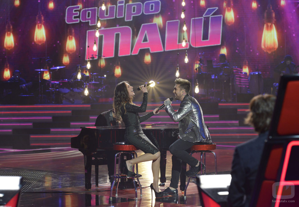 Malú y Samuel cantando en la final de 'La Voz 5'