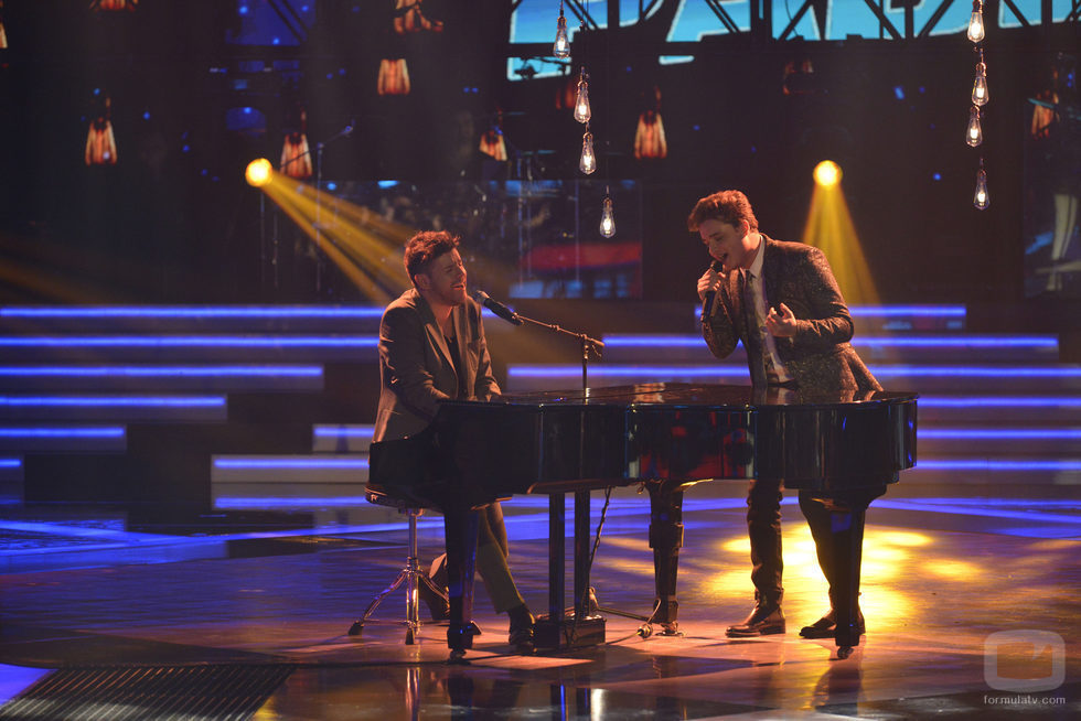Pablo López y Gabriele cantando en la final de 'La Voz 5'