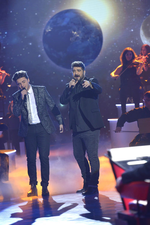 Antonio Orozco y Gabriele actuando en la final de 'La Voz 5'