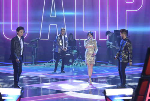 Los cuatro finalistas de 'La Voz 5' cantando juntos en la final