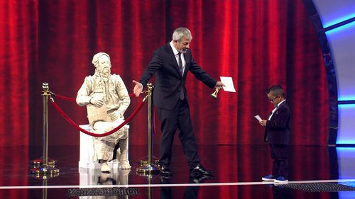 Carlos Sobera con el pequeño Hugo en 'Little Big Show'