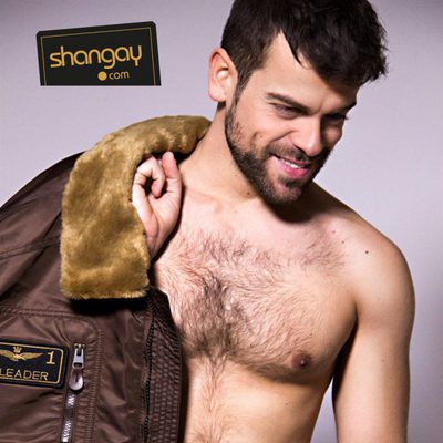 Ricky de 'OT 2017' posa semidesnudo, sin camiseta, para Shangay