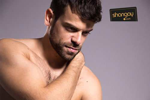 Ricky Merino, de 'OT 2017', posa semidesnudo en Shangay
