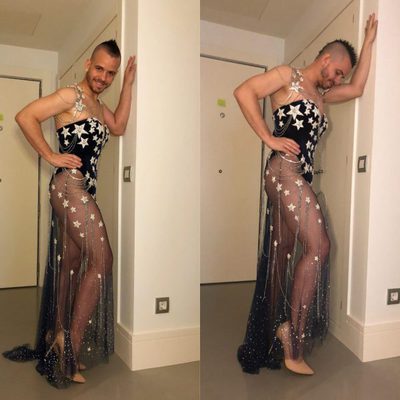 Dabiz Muñoz posa con el vestido de Cristina Pedroche en las Campanadas de 2017-2018