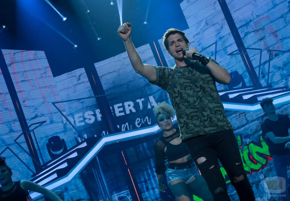 Carlos Baute canta "Vamo' a la calle" como artista invitado de la Gala 9 de 'OT 2017'