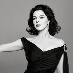 Debi Mazar caracterizada como Ava Gardner, la protagonista de 'Arde Madrid', serie de Movistar+