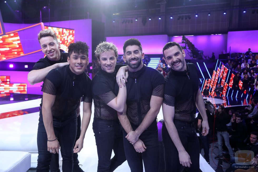 Los bailarines de 'Tu cara me suena' posan durante el Concierto de Año Nuevo