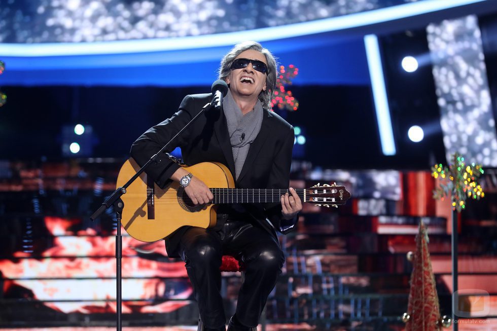 David Fernández interpreta "Feliz Navidad" de José Feliciano en 'Tu cara me suena'