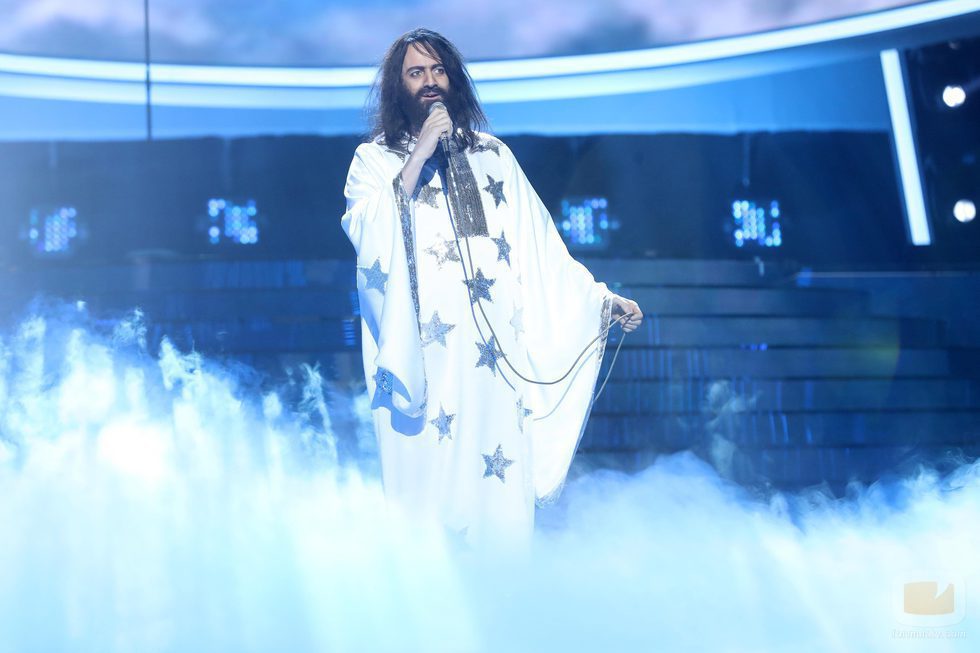 Edu Soto canta "Forever and ever" durante el Concierto de Año Nuevo en 'Tu cara me suena'