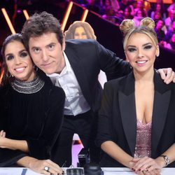 Elena Furiase, Chenoa y Manel Fuentes posan durante el Concierto de Año Nuevo de 'Tu cara me suena'