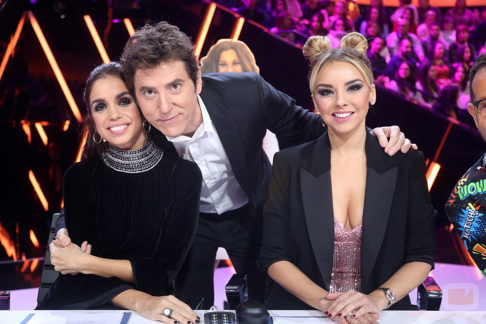 Elena Furiase, Chenoa y Manel Fuentes posan durante el Concierto de Año Nuevo de 'Tu cara me suena'