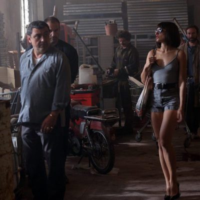 Carol (Verónica Echegui) y Alfredo Medina (Paco Tous) en 'Apaches'