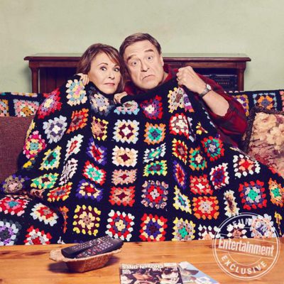 Roseanne Barr y John Goodman en una foto promocional de 'Roseanne'