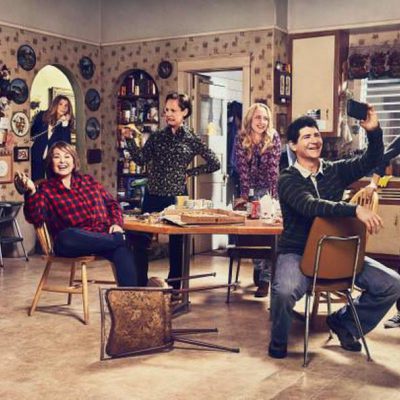 Foto promocional del reparto al completo de 'Roseanne'
