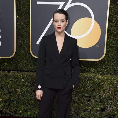 Claire Foy posa en la alfombra roja de los Globos de Oro 2018