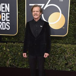 William H. Macy posa en la alfombra roja de los Globos de Oro 2018