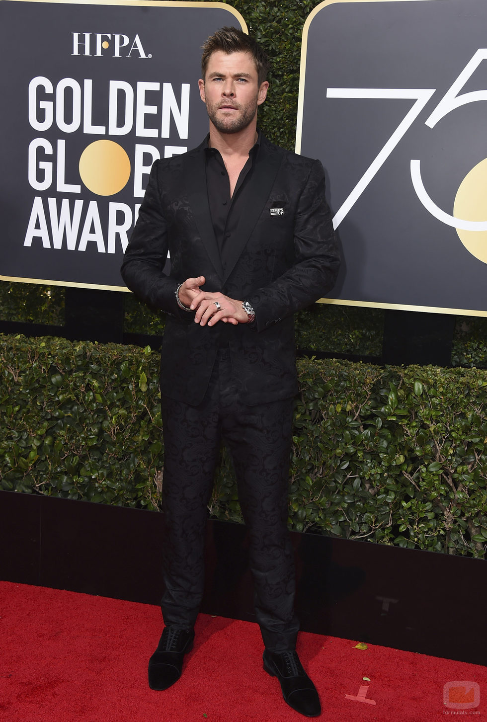 Chris Hemsworth posa en la alfombra roja de los Globos de Oro 2018