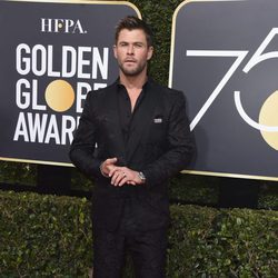 Chris Hemsworth posa en la alfombra roja de los Globos de Oro 2018