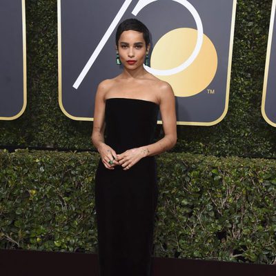 Zoë Kravitz posa en la alfombra roja de los Globos de Oro 2018