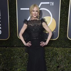 Nicole Kidman posa en la alfombra roja de los Globos de Oro 2018