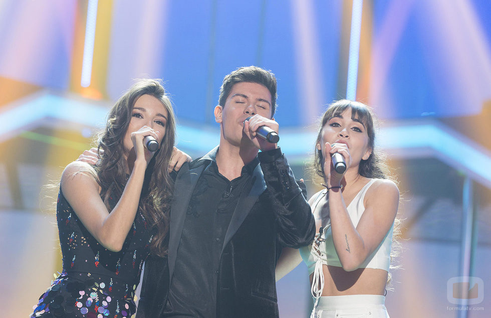 Ana, Alfred y Aitana interpretan "Solo si es contigo" en la gala 10 de 'OT 2017'