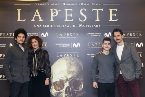Pablo Molinero, Patricia López Arnaiz, Sergio Castellanos y Paco León en la presentación de 'La peste'