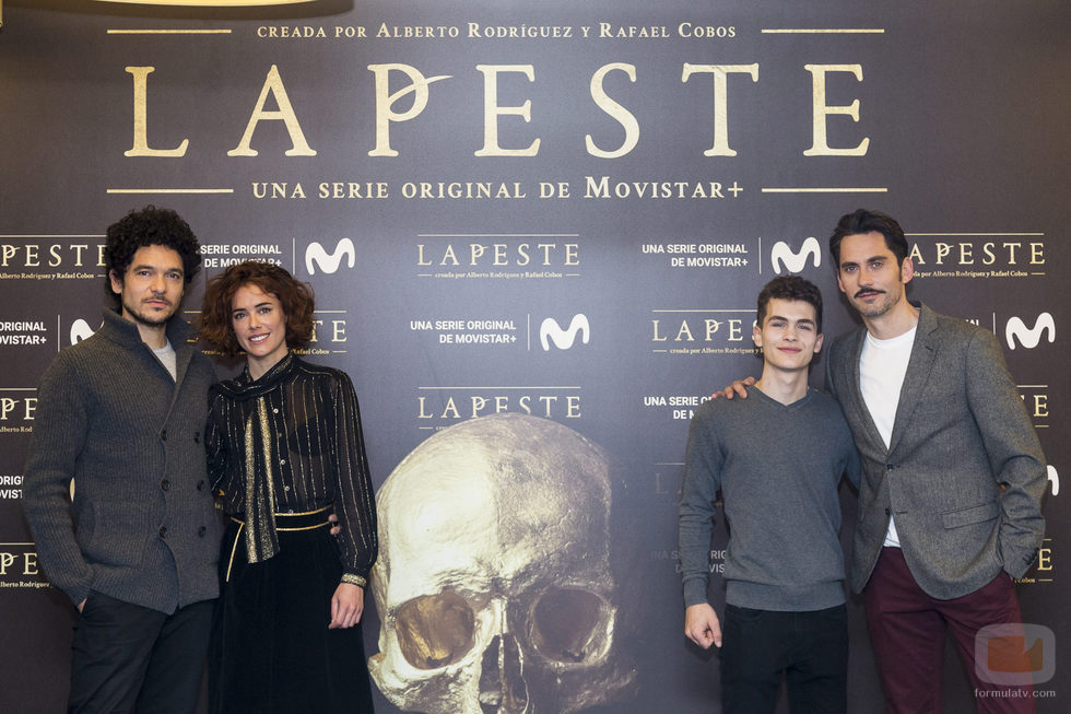 Pablo Molinero, Patricia López Arnaiz, Sergio Castellanos y Paco León en la presentación de 'La peste'