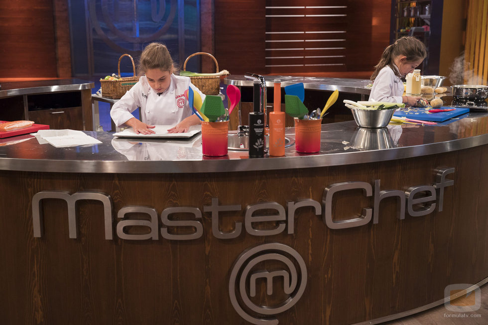 Las dos finalistas preparan su último plato en 'MasterChef Junior 5'