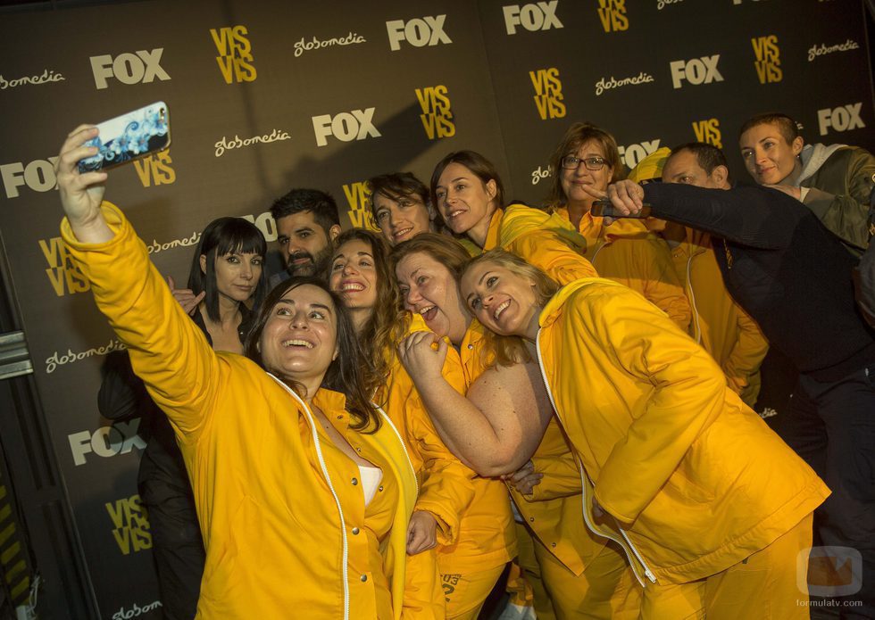 El reparto se divierte en la presentación de la tercera temporada de 'Vis a vis'