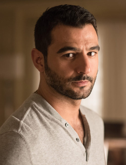 Antonio Velázquez es Carlos Santos en 'Traición'