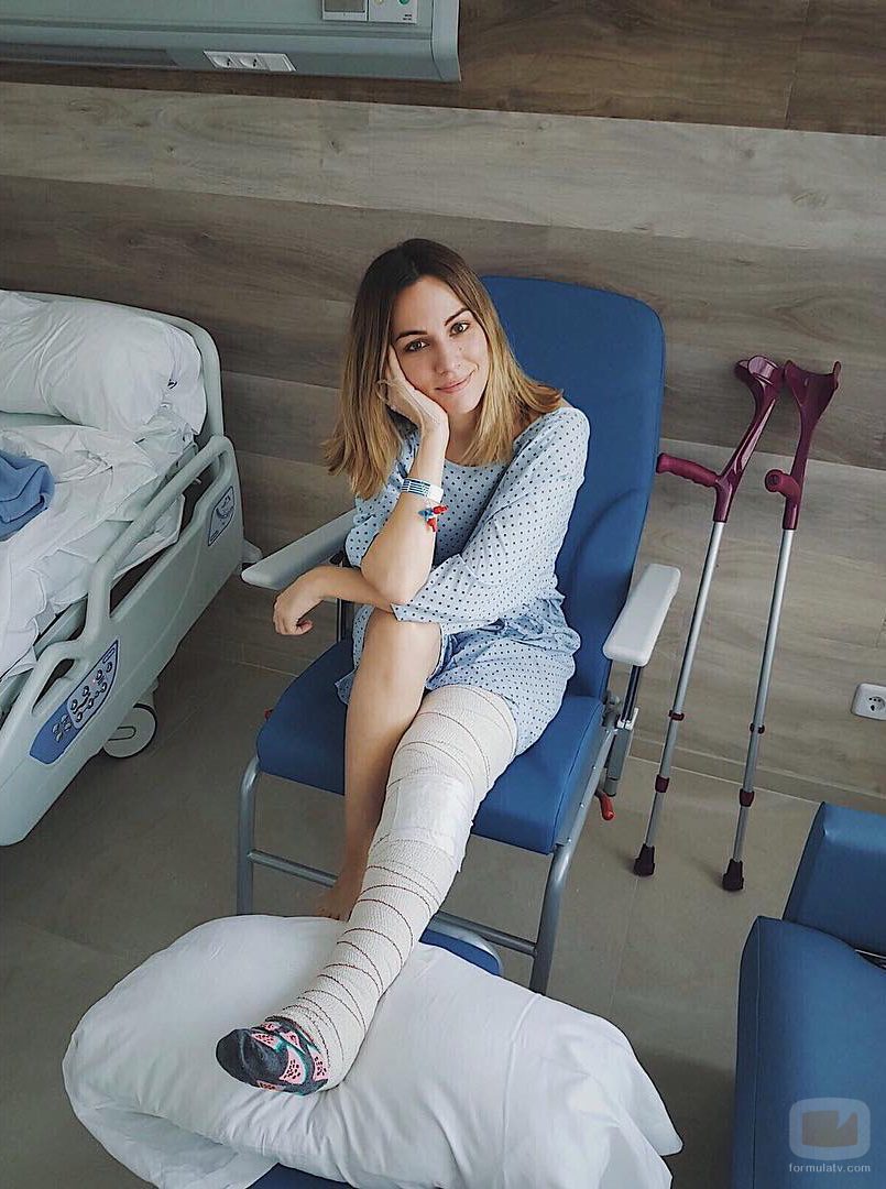 Edurne, ingresada en el hospital por una operación de rodilla